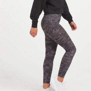 SPANX Look at Me Now Camo Leggings Seamless High Waisted Ankle Length Size XL